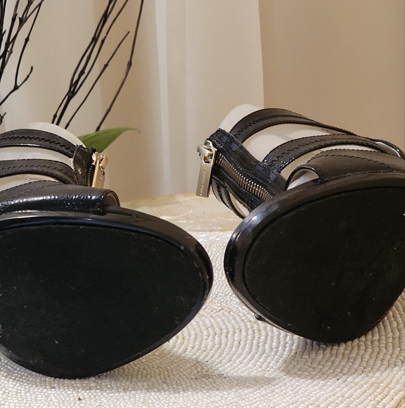 Michael Kors Black Berkley Patent Leather Sandals Size 10M.Like new cond… - Picture 9 of 12